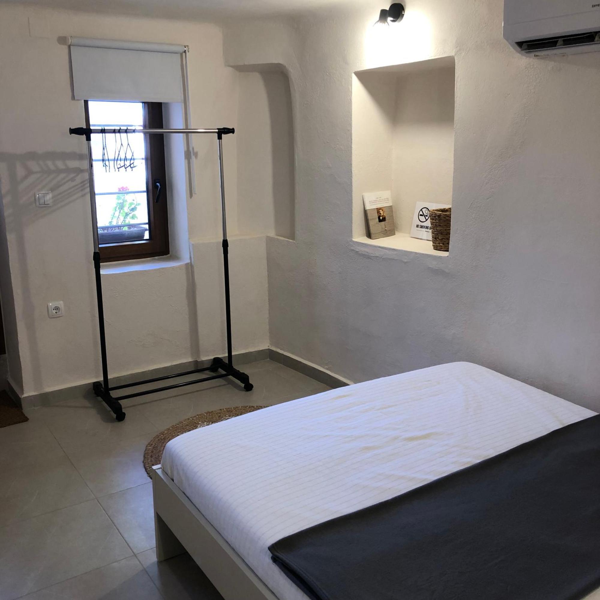埃尔莫波利斯Solo Traveler公寓 外观 照片